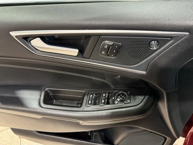 2024 Ford Edge Titanium photo 22