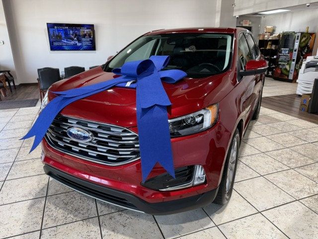 2024 Ford Edge Titanium photo 3