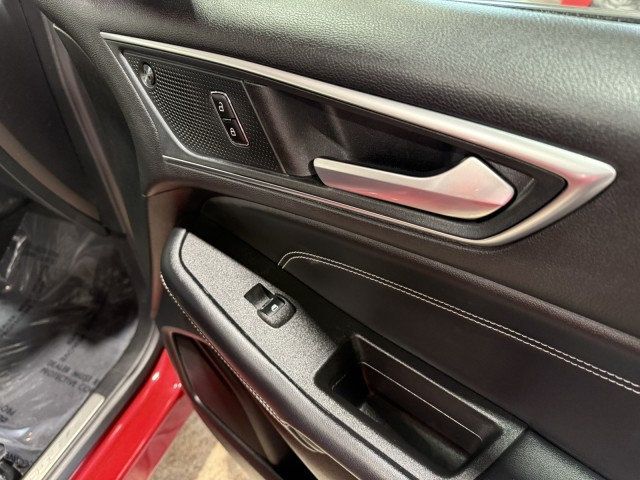 2024 Ford Edge Titanium photo 29