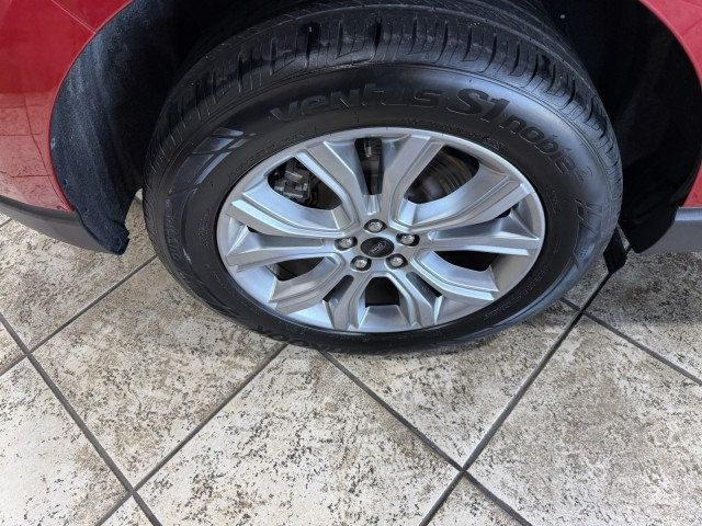 2024 Ford Edge Titanium photo 9