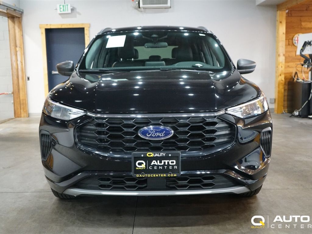 2024 Ford Escape ST-Line photo 2