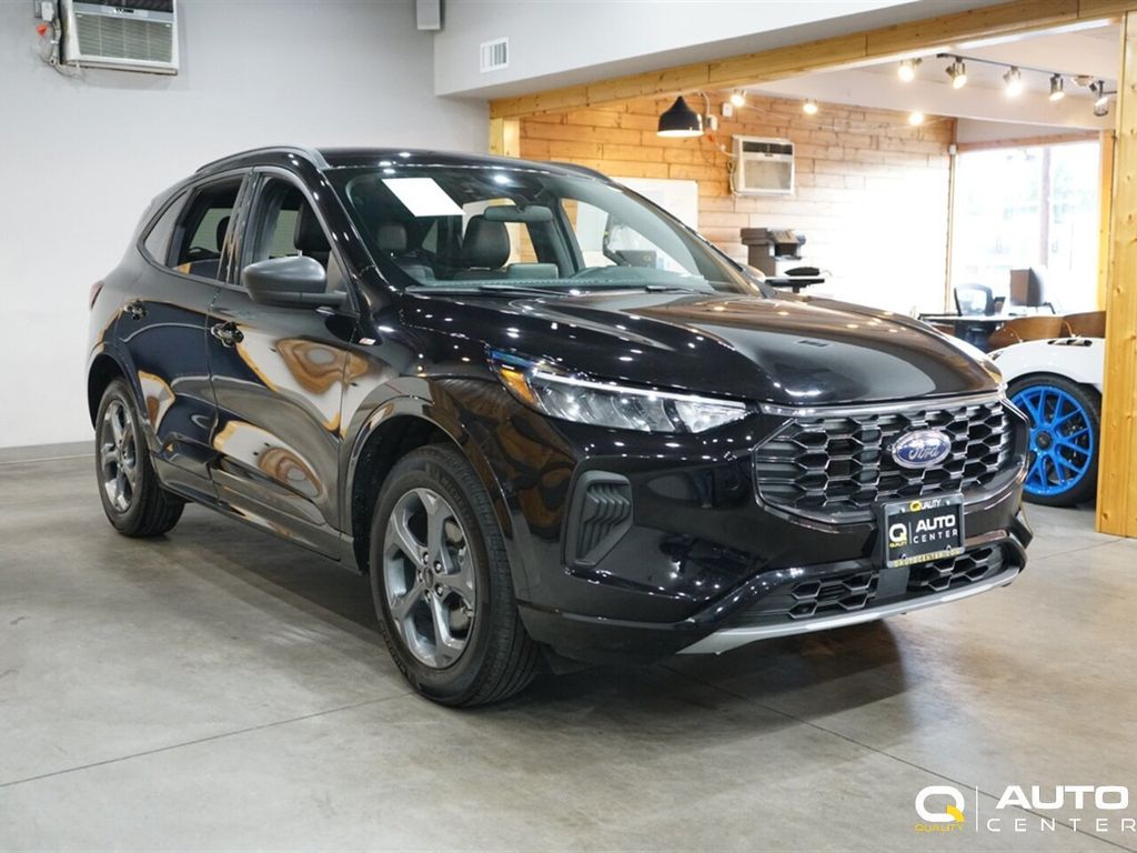 2024 Ford Escape ST-Line photo 3
