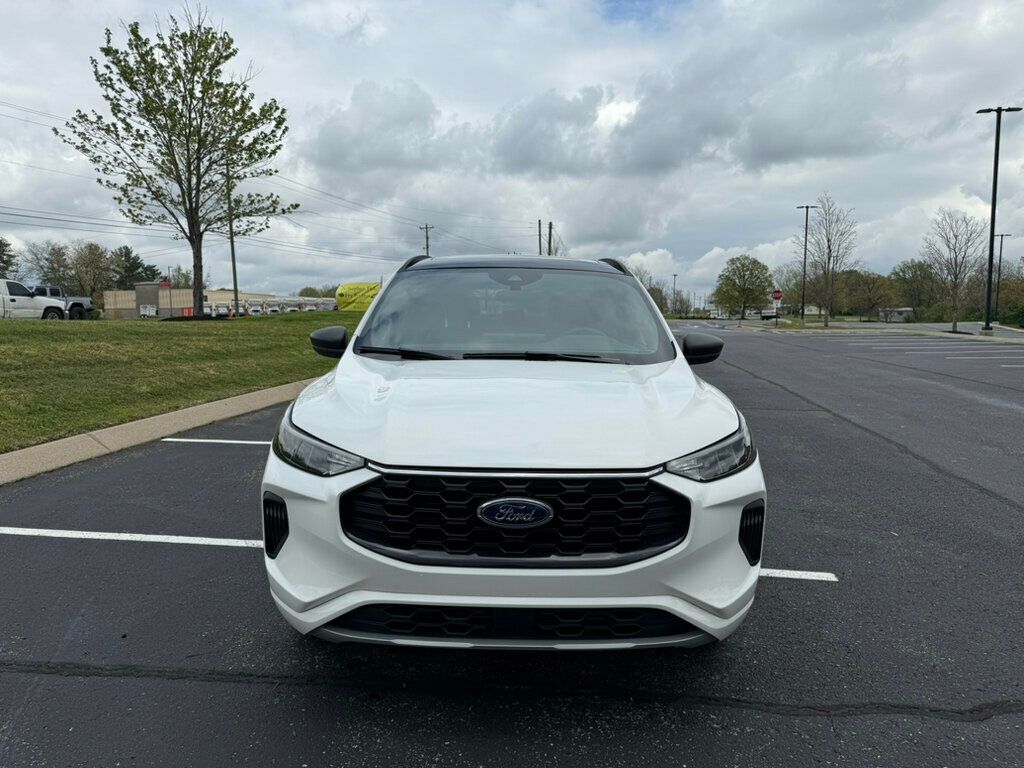 2024 Ford Escape ST-Line photo 2
