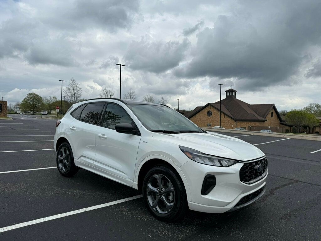 2024 Ford Escape ST-Line photo 3