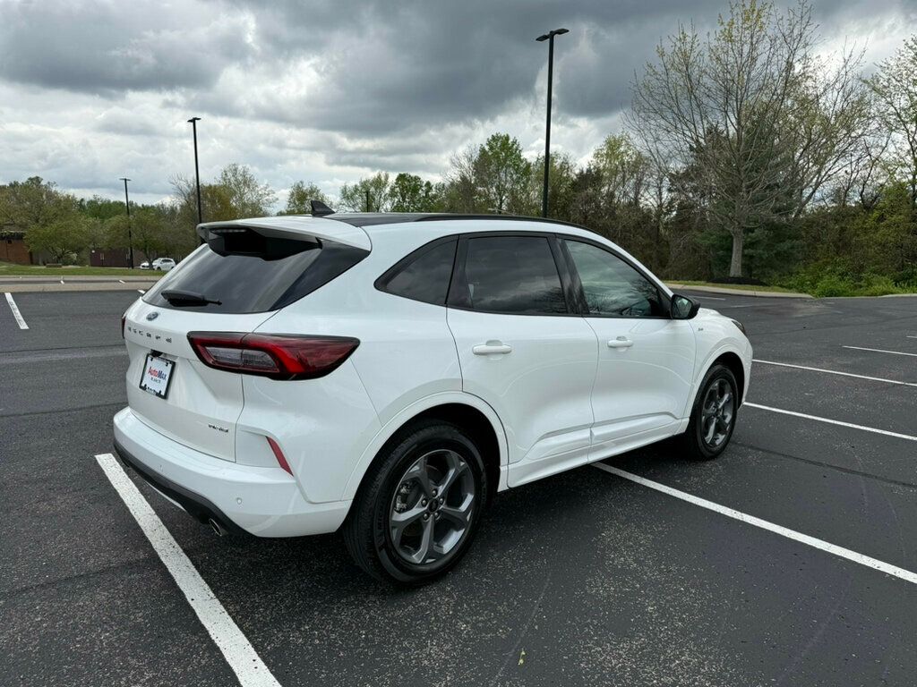 2024 Ford Escape ST-Line photo 4