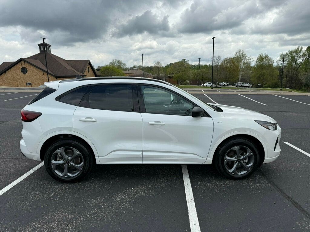2024 Ford Escape ST-Line photo 8