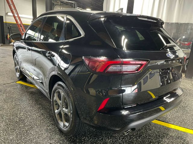 2024 Ford Escape ST-Line AWD's photo