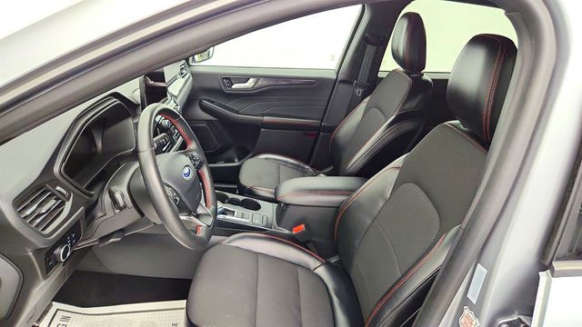 2024 Ford Escape ST-Line FWD w/ Cold Weather Pkg - 23047632 - 17
