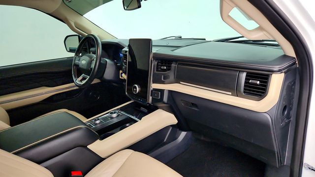 2024 Ford Expedition Platinum 4x4 w/ BlueCruise Capability & Heavy-Duty Tow Pkg - 23022505 - 26