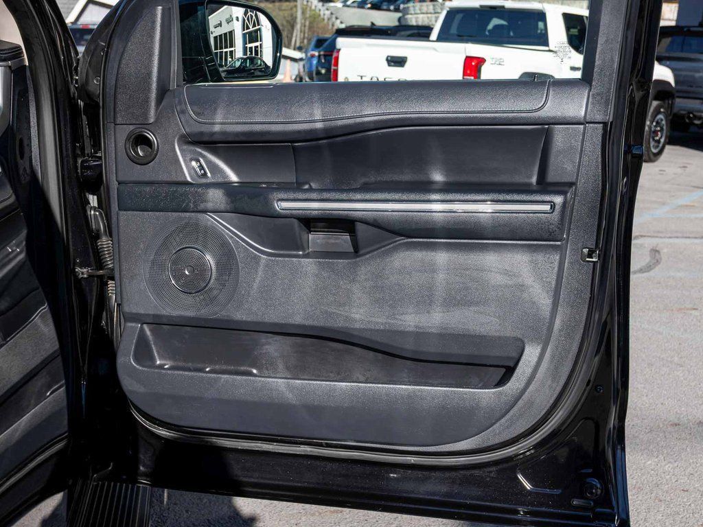 Ford Expedition photo 8