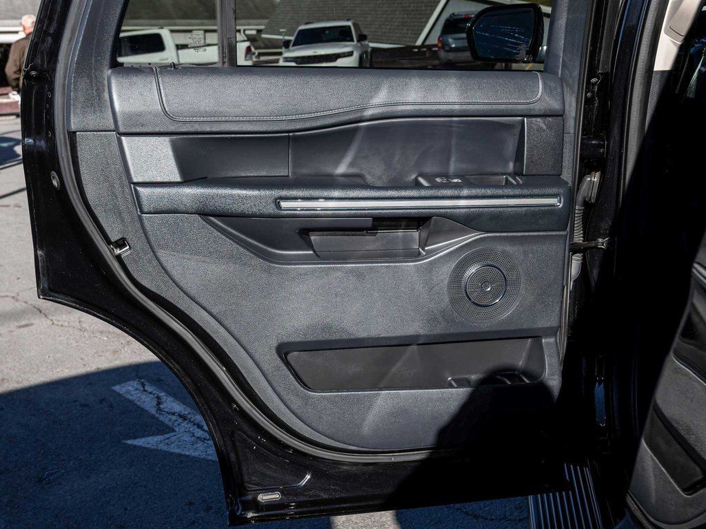 Ford Expedition photo 9