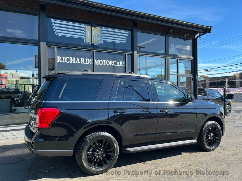 2024 Ford Expedition XLT photo 2