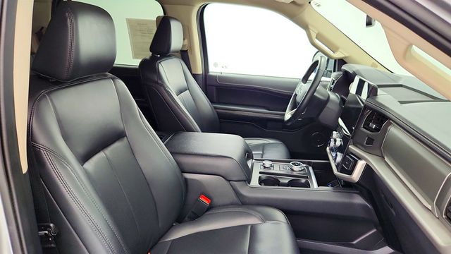 2024 Ford Expedition XLT 4x4 w/ 302A High Pkg, 22'' Wheels, & 8 Person Seating - 23011365 - 24