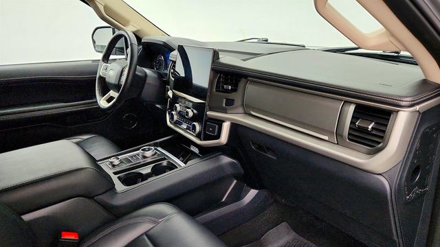 2024 Ford Expedition XLT 4x4 with Equipment Group 202A - 23011365 - 25