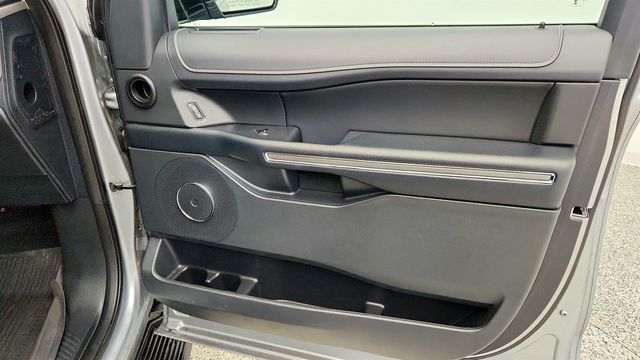 2024 Ford Expedition XLT 4x4 with Equipment Group 202A - 23011365 - 26