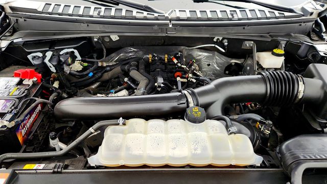 2024 Ford Expedition XLT 4x4 with Equipment Group 202A - 23011365 - 27