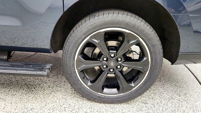 2024 Ford Expedition Max Limited 4x4 w/ Stealth Edition Pkg, HD Tow Pkg & ControlTrac - 23079889 - 8