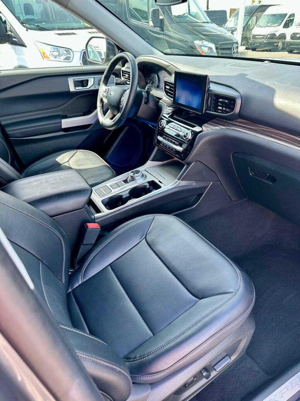2024 Ford Explorer Limited photo 9