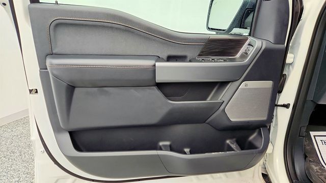 2024 Ford F-150 LARIAT 4WD SuperCrew 5.5' Box w/ Bed Utility, FX4 Off-Road & V8 - 22960705 - 9