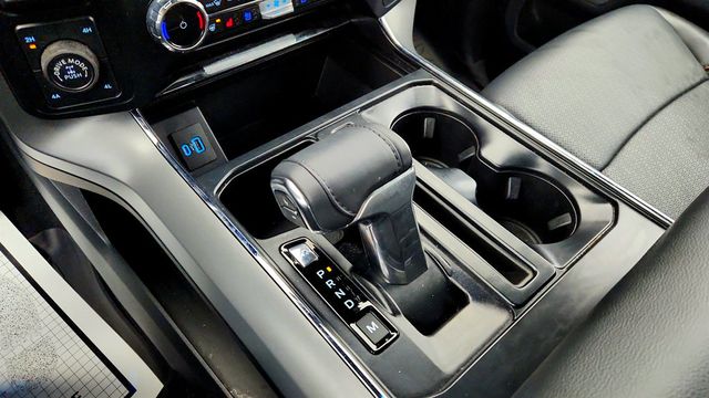 2024 Ford F-150 LARIAT 4WD SuperCrew 5.5' Box w/ Bed Utility, FX4 Off-Road & V8 - 22960705 - 15