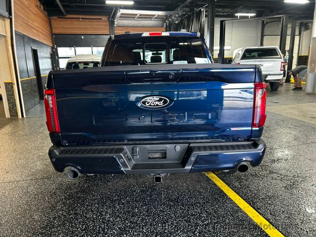 2024 Ford F-150 XLT 4WD SuperCrew 5.5' Box - 23040079 - 3