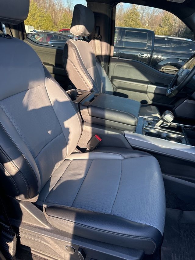 2024 Ford F-150 Lightning LARIAT 4WD SuperCrew 5.5' Box - 22974983 - 13