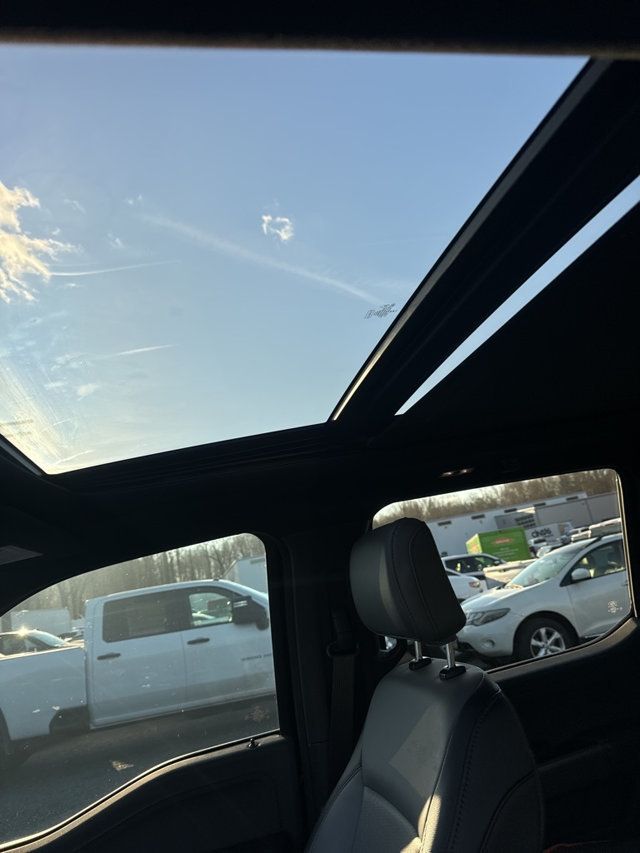 2024 Ford F-150 Lightning LARIAT 4WD SuperCrew 5.5' Box - 22974983 - 26