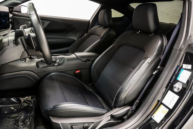 2024 Ford Mustang Dark Horse photo 3