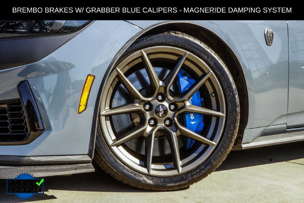 Ford Mustang photo 2