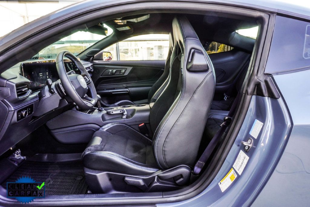 Ford Mustang photo 30