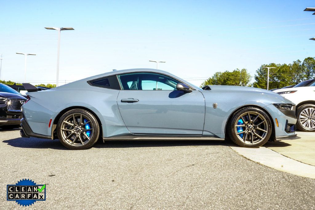Ford Mustang photo 5
