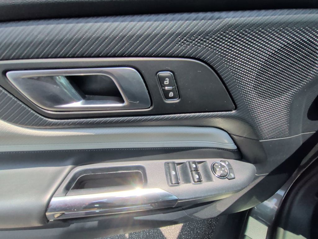 Ford Mustang EcoBoost Convertible photo 12