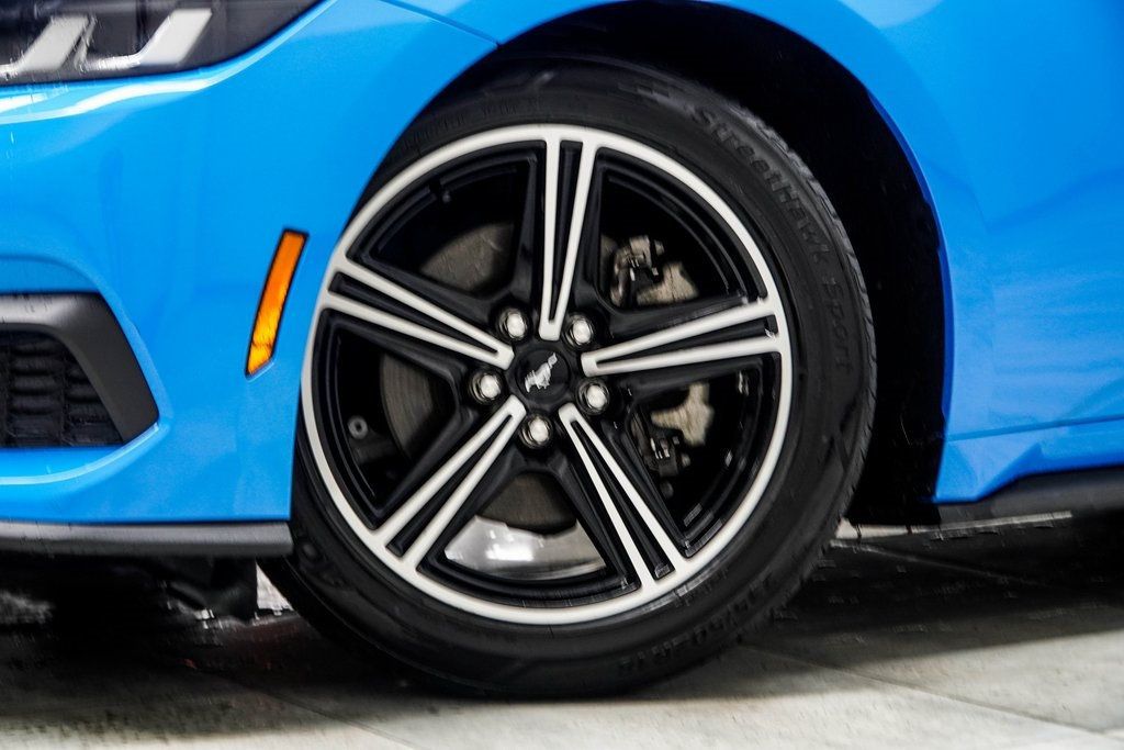 2024 Ford Mustang EcoBoost Premium photo 3