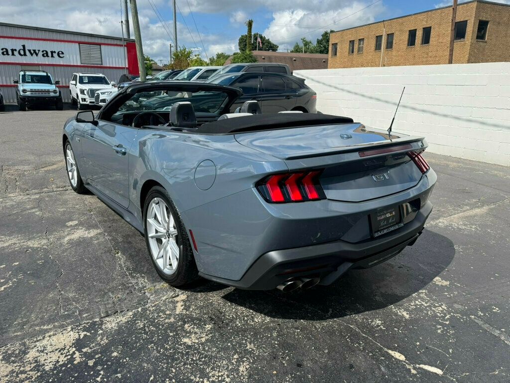 2024 Ford Mustang Convertible photo 3