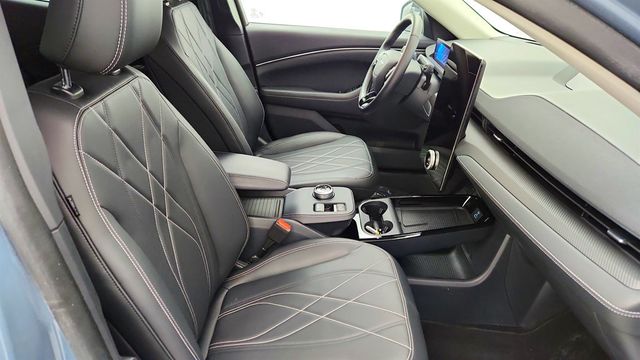 2024 Ford Mustang Mach-E Select AWD with Comfort Package Lite & 19'' Wheels - 22978494 - 23