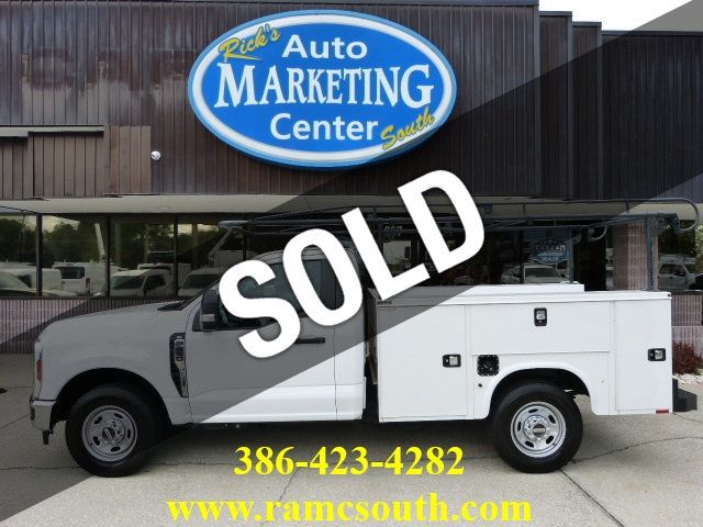 2024 Ford Super Duty F-250 SRW 6.8L V8 GAS*XL*2WD*REGULAR CAB*8FT. "KNAPHEIDE" SERVICE BODY! - 22973535 | Video 1
