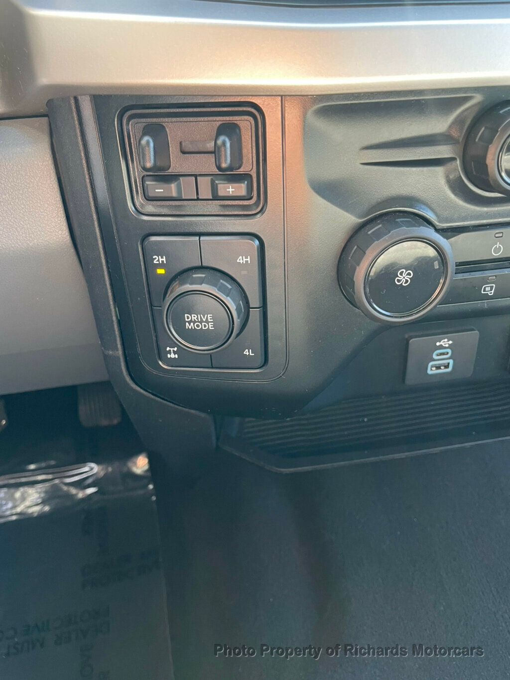 2024 Ford Super Duty F-250 SRW XLT 4WD Crew Cab 6.75' Box - 23009719 - 17