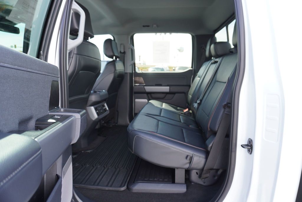 2024 Ford SUPER DUTY F-350 LARIAT - 23005851 - 25