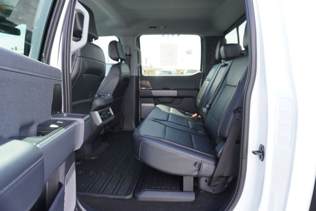 2024 Ford SUPER DUTY F-350 LARIAT - 23005851 - 25