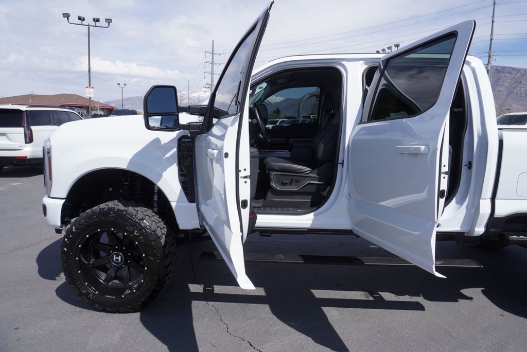 2024 Ford SUPER DUTY F-350 LARIAT - 23005851 - 26