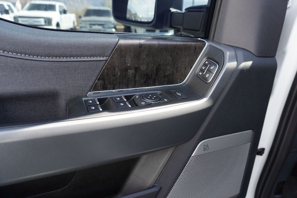 2024 Ford SUPER DUTY F-350 LARIAT - 23005851 - 31