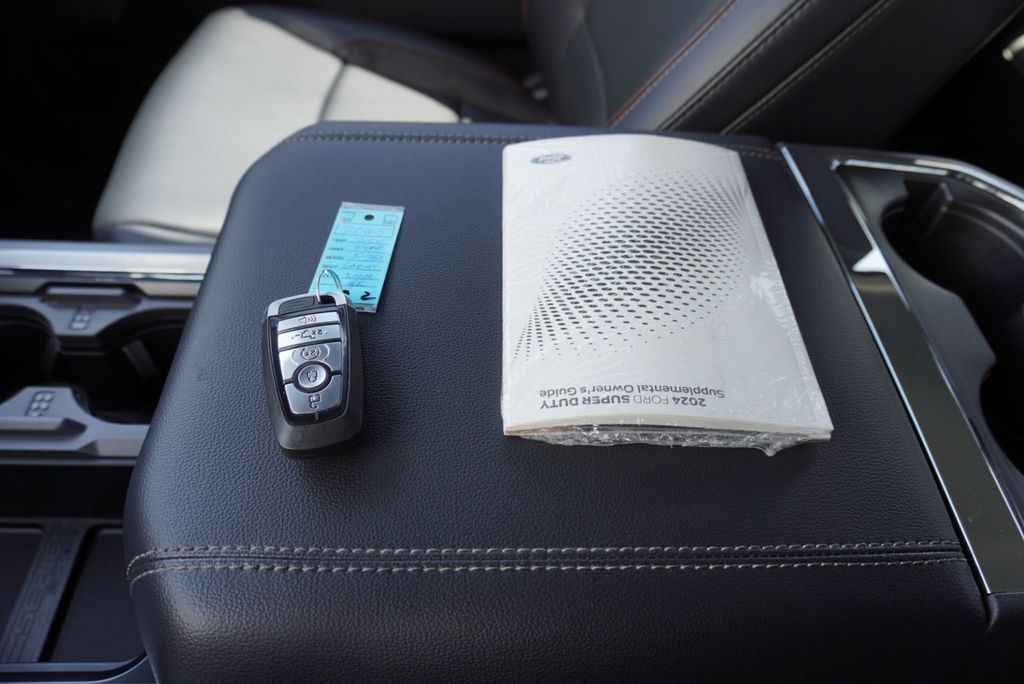 2024 Ford SUPER DUTY F-350 LARIAT - 23005851 - 51