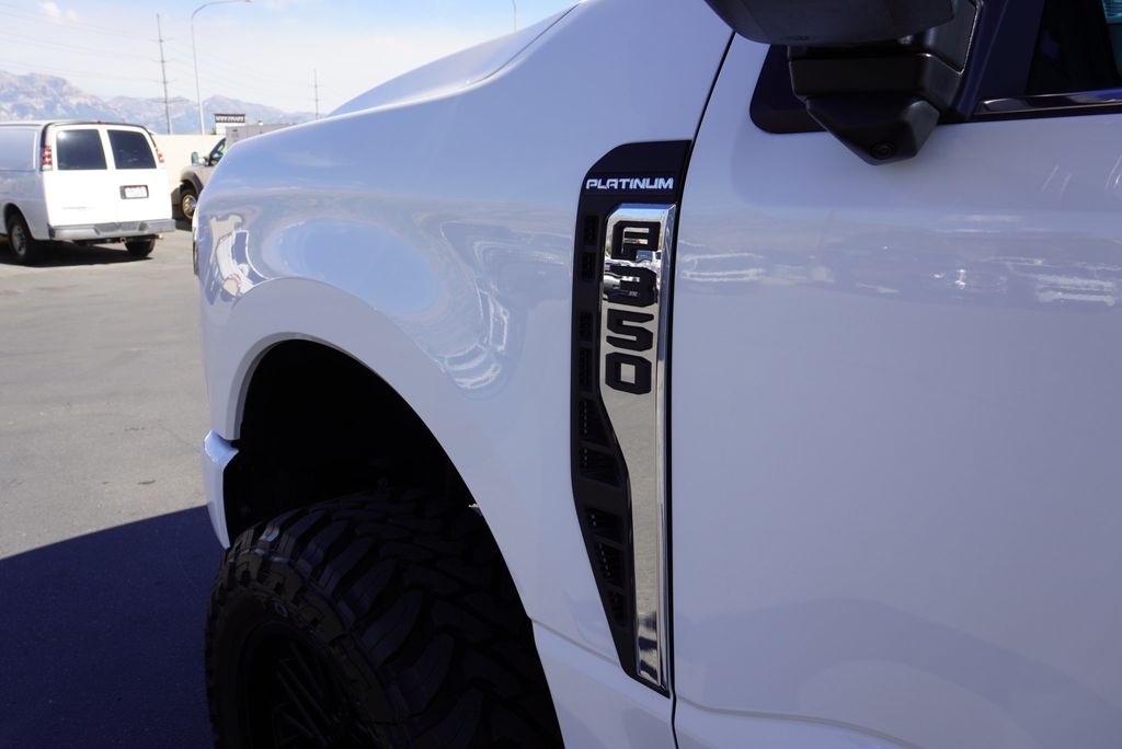 2024 Ford F-350 Platinum photo 17