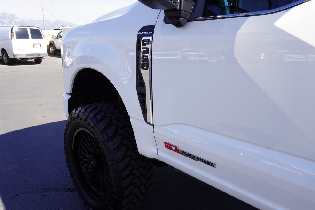 2024 Ford F-350 Platinum photo 18