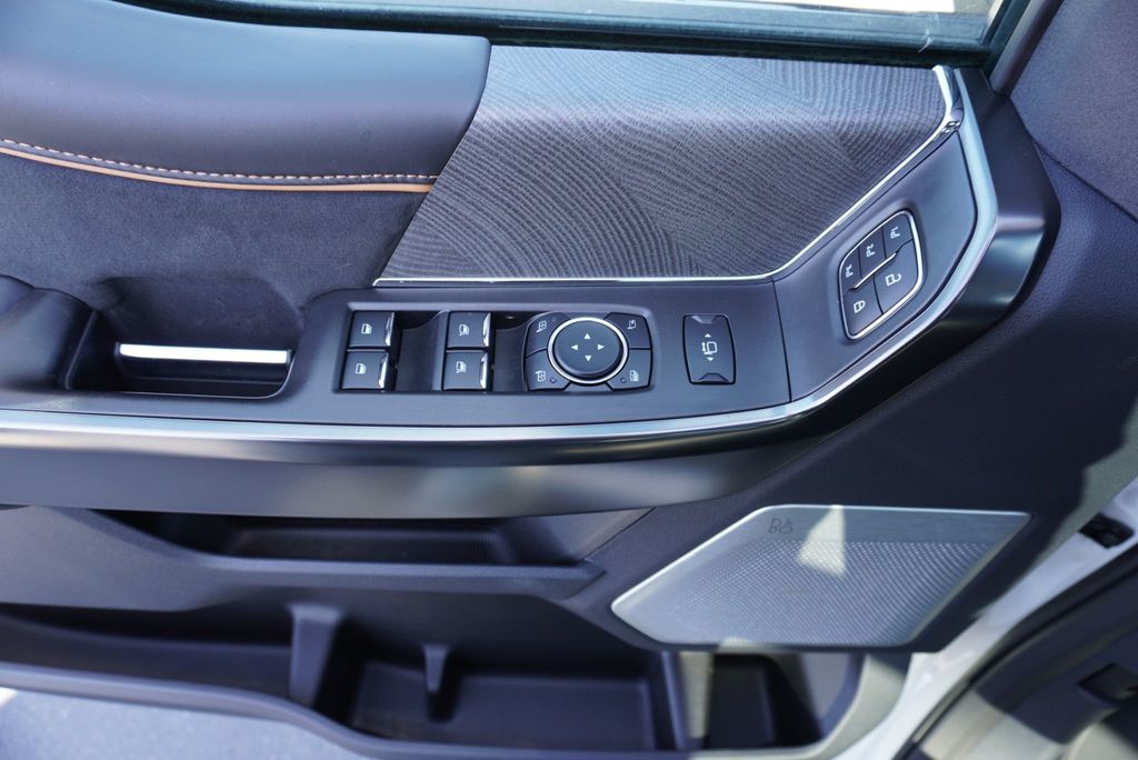 2024 Ford F-350 Platinum photo 28