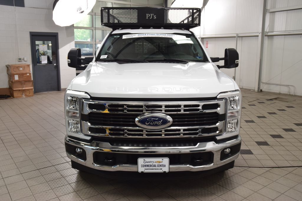2024 Ford Super Duty F-350 DRW Cab-Chassis F350 CREW * POWERSTROKE * PJ'S CONCRETE BODY * LIKE NEW! - 23029382 - 1