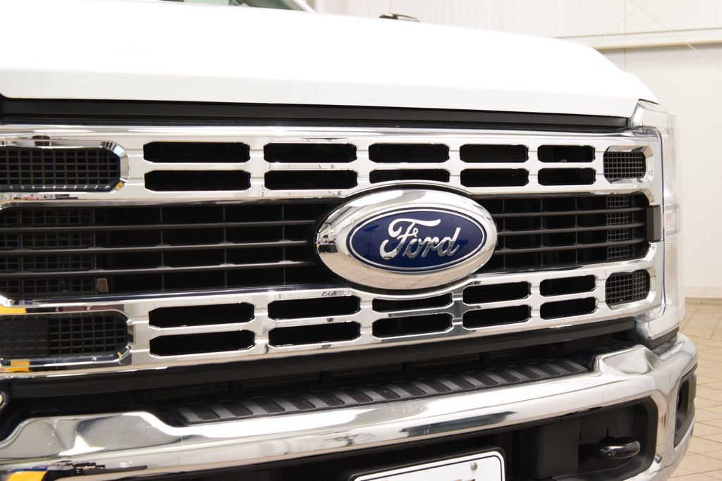 2024 Ford Super Duty F-350 DRW Cab-Chassis F350 CREW * POWERSTROKE * PJ'S CONCRETE BODY * LIKE NEW! - 23029382 - 4