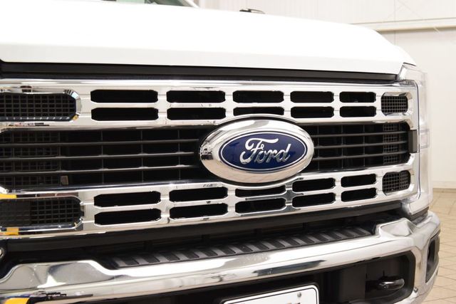 2024 Ford Super Duty F-350 DRW Cab-Chassis F350 CREW * POWERSTROKE * PJ'S CONCRETE BODY * LIKE NEW! - 23029382 - 4