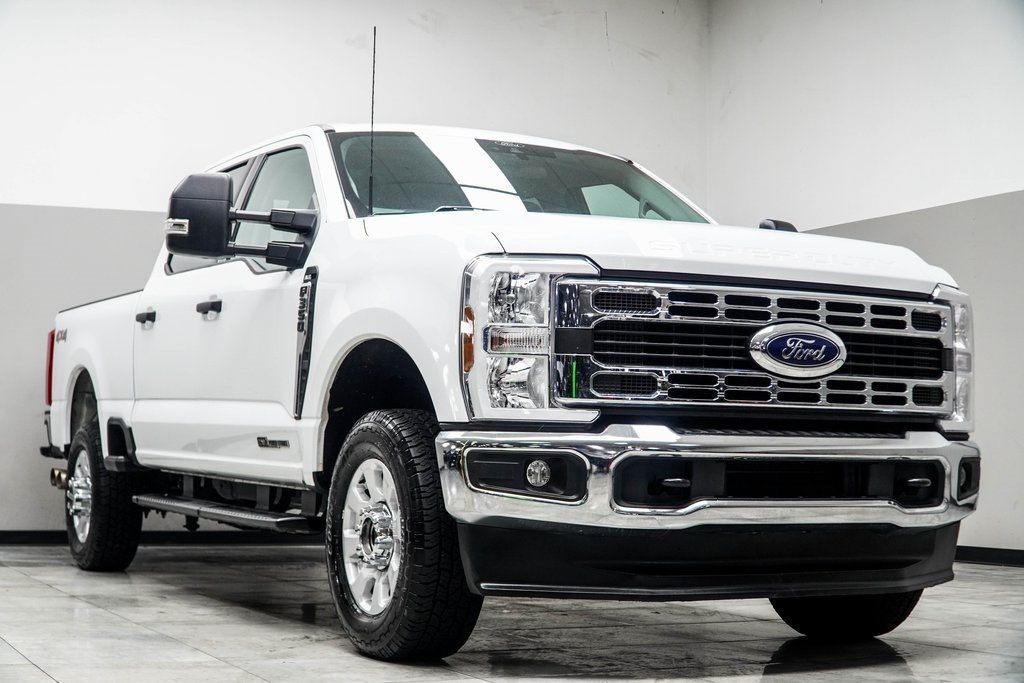 2024 Ford F-350 XLT photo 4