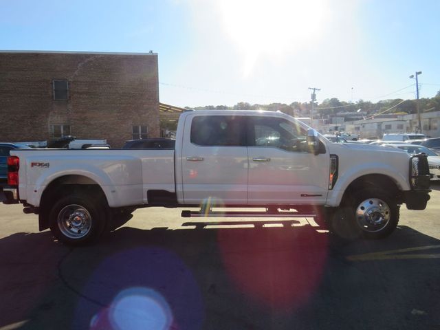 2024 Ford Super Duty F-450 DRW LARIAT 4WD Crew Cab 8' Box - 22917161 - 3